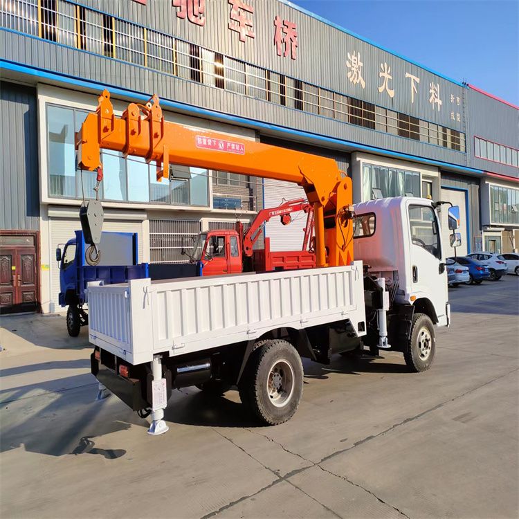 锡林郭勒盟三轮随车吊定制 农用改装机自备吊中瑞长期出售